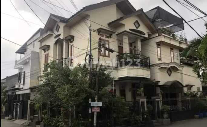 Rumah 2 1/2 Lantai Di Komplek Kiara Asri Buahbatu