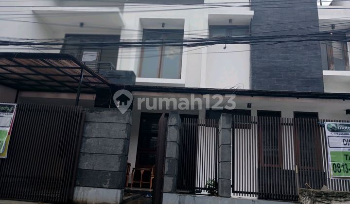 Rumah 2 Lantai Furnish di Sayap Batununggal 2