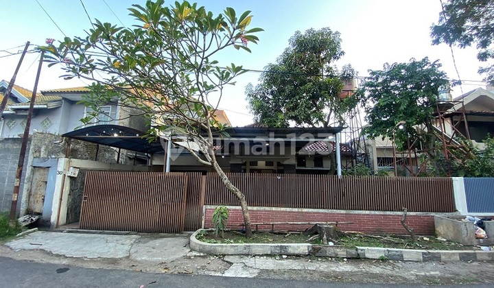 2-Storey House in Turangga Suitable for Office Use