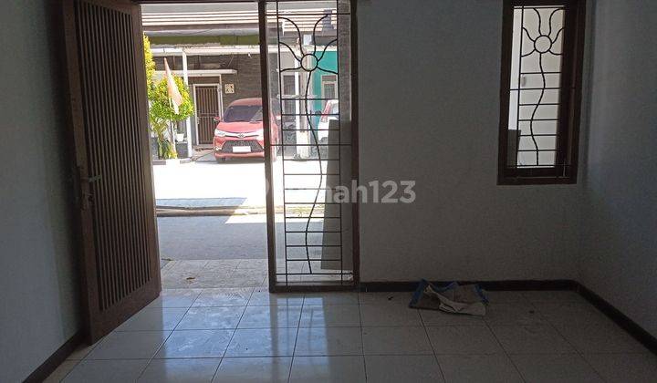 Rumah 2 Lantai Di Dalam Komplek Di Terusan Buaubatu 2