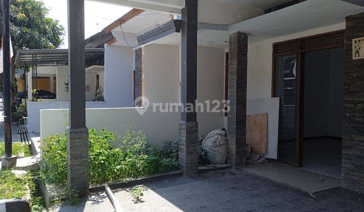 Rumah 2 Lantai Di Dalam Komplek Di Terusan Buaubatu 1