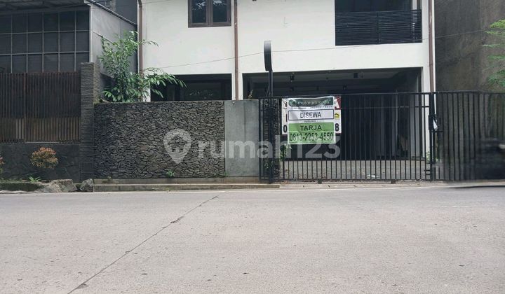 Residential House by the Road, Suitable for Business or Office Use Residential House by the Road, Suitable for Business or Office Use