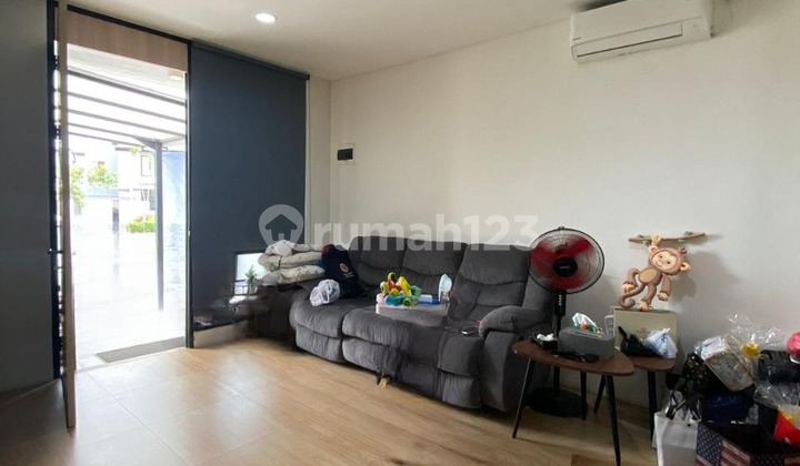 DISEWAKAN RUMAH CLUSTER WATERFRONT Lippo Cikarang 2