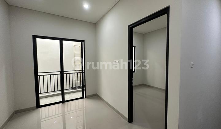 SELLING A NICE 2-STORY HOUSE IN KRESEK, TANGERANG SELLING A NICE 2-STORY HOUSE IN KRESEK, TANGERANG