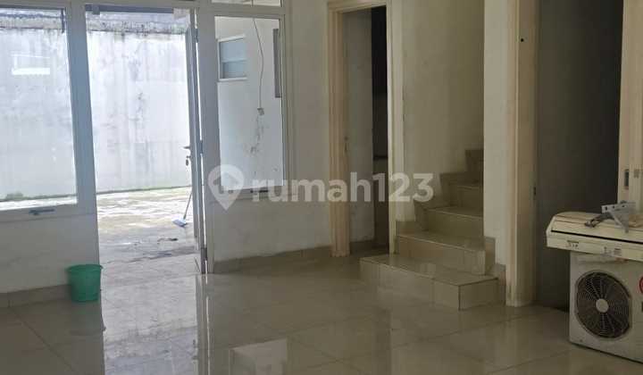 Disewakan Rumah Semi Furnished di Boulevard Cluster Green Lake City 2