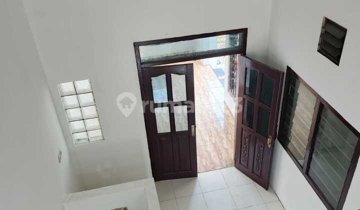 DIJUAL / DISEWA RUMAH 2,5 LANTAI DI BOJONG INDAH, JAKARTA BARAT