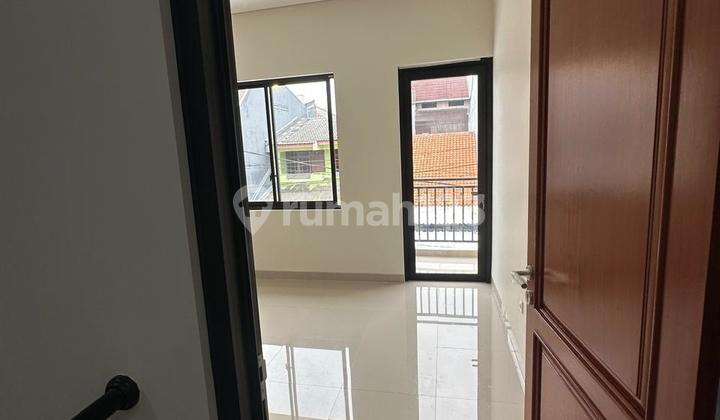 SELLING A NICE 2-STORY HOUSE IN KRESEK, TANGERANG SELLING A NICE 2-STORY HOUSE IN KRESEK, TANGERANG