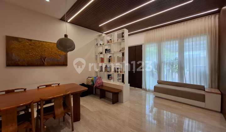 DIJUAL RUMAH CANTIK FURNISHED 2 LANTAI DI RIVIERA METLAND PURI