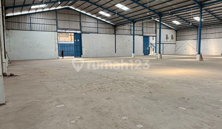 FOR RENT 2 WAREHOUSE UNITS 1600M2 IN DPR COMPOUND, CIPONDOH