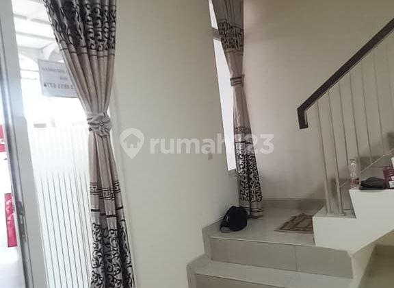 Disewa atau Dijual Rumah 2 Lantai Siap Huni di Green Lake City 2