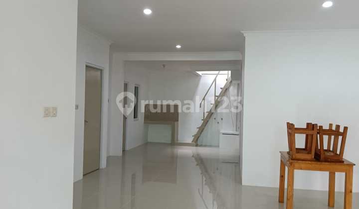 DIKONTRAKKAN / DISEWA RUMAH KOSAMBI UK 8 X 15, JAKARTA BARAT