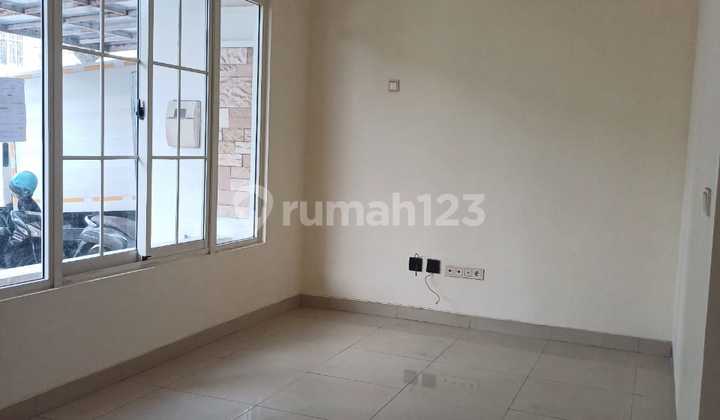 DISEWAKAN RUMAH SEMI FURNISHED CLUSTER FAVORIT GREEN LAKE CITY 2