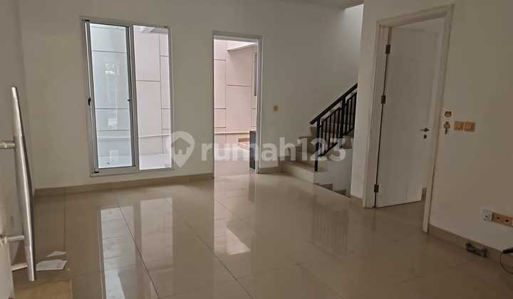 Disewakan Cepat Rumah 2 Lantai Semi Furnished di Green Lake City