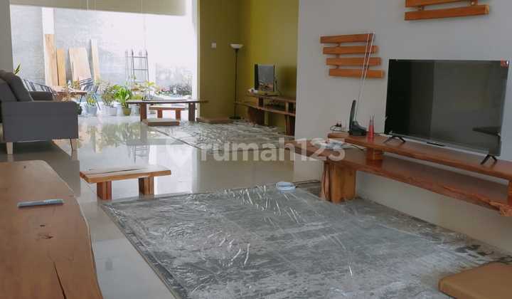 Disewakan Rumah Cantik 2lantai Furnish 9kt  1