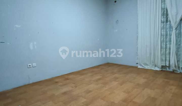 DuSewakan Rumah Mewah tengah Kota siap huni bisa juga dipakai untuk usaha kecantikan Salon bridal gaun pengantin boutik showroom dll lokasi strategis kota ( Rumah dan Ruang Usaha ) 8