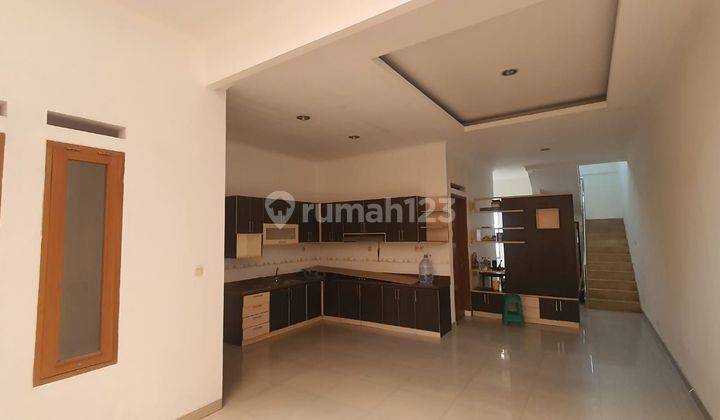 Rumah Bagus  2lt nyaman aman strategis semi furnish siap pakai  1