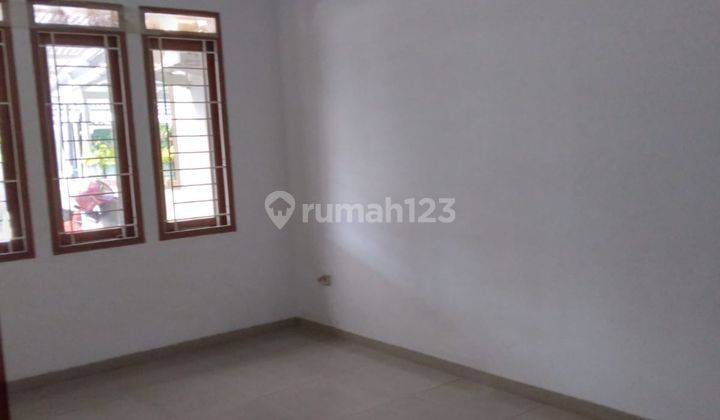 Rumah Cantik Siap Huni Lokasi Aman Tenang Nyaman Di Taman Holis 2