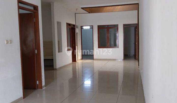 Rumah Cantik Siap Huni Aman Nyaman Taman Holis Indah  1