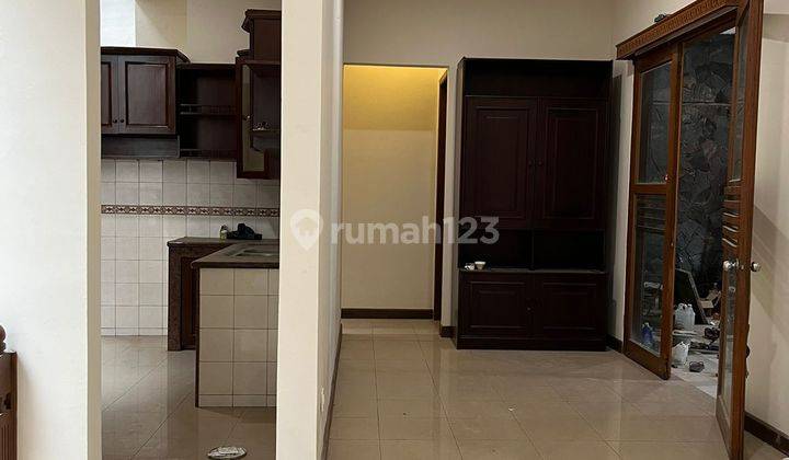 Disewakan Rumah 2 Lantai luas dan terawat di Cikutra baru  10
