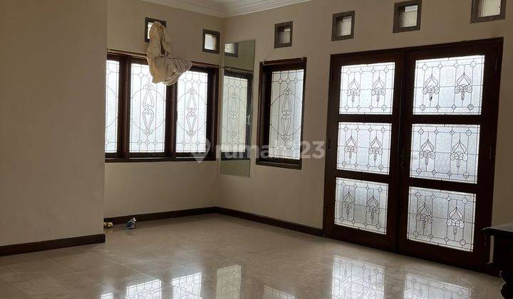 Disewakan Rumah 2 Lantai luas dan terawat di Cikutra baru  12