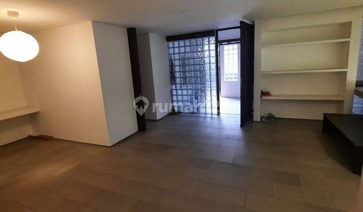 Rumah Siap pakai mungil cantik di tengah kota  Sayap Moch Toha 1