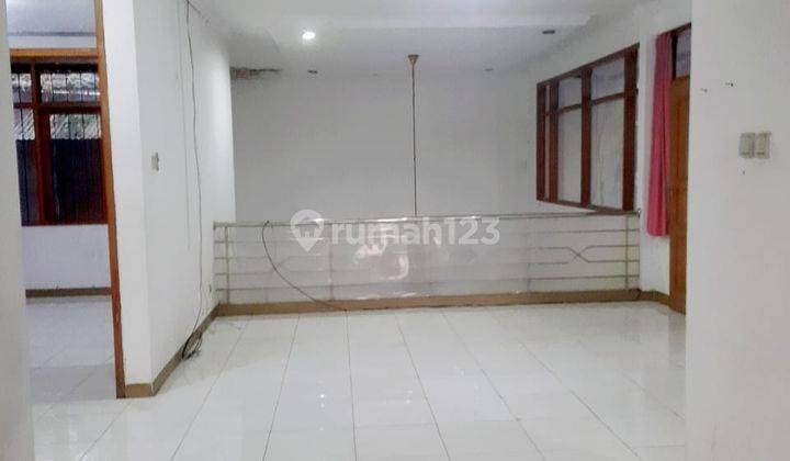 Rumah Bagus Semi Furnished di Setrawangi, Bandung 2