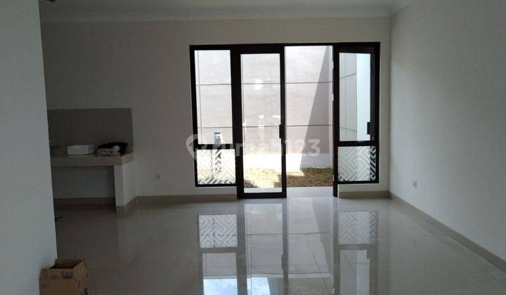 Di Sewakan Rumah Bagus Semi Furnished, Podomoro Park 1