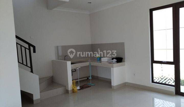 Di Sewakan Rumah Bagus Semi Furnished, Podomoro Park 2