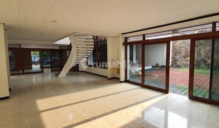 Disewakan Bangunan Komersial Jalan Kartini Lokasi Strategis Pusat Kota. Cocok Untuk Segala Usaha 6