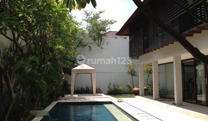 Isen Darmo Harapan - Rumah Model Villa Nyaman, Asri with Swimming Pool 2