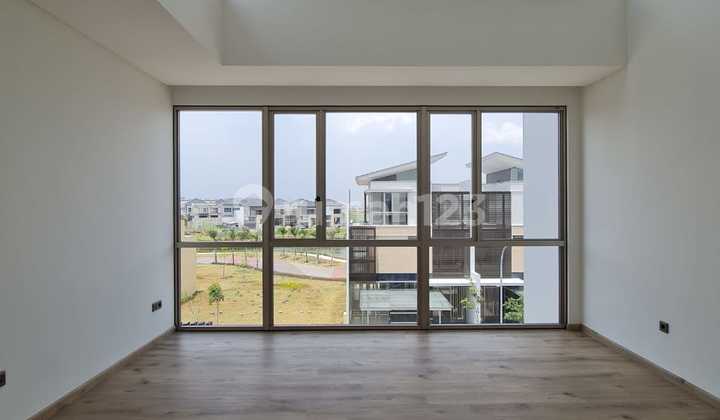 Di  Rumah Mozart Golf Island, Pik 1