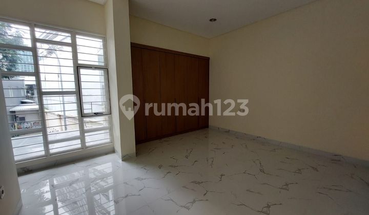 For sale trapezoid-shaped pocket garden house For sale trapezoid-shaped pocket garden house