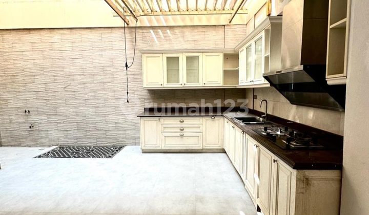 Sell 4 Story House In Beautiful Garden House 2