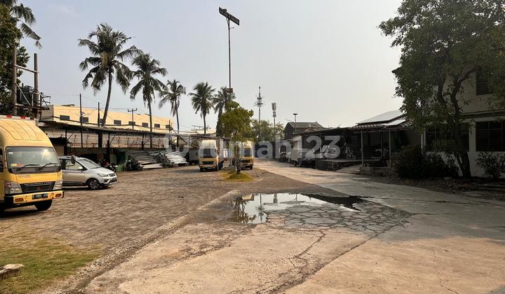 Premium Warehouse for Sale in Kalideres, Easy Access Near the Airport.