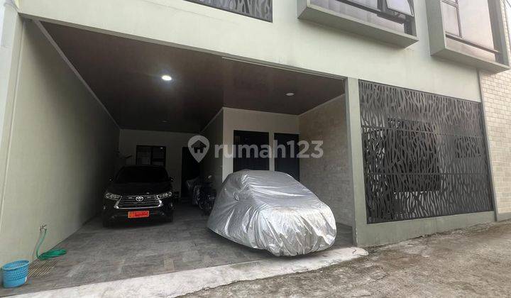 Rumah dekat Halim , strategis , halim, Jakarta, 2 Lantai SHM Bagus 2