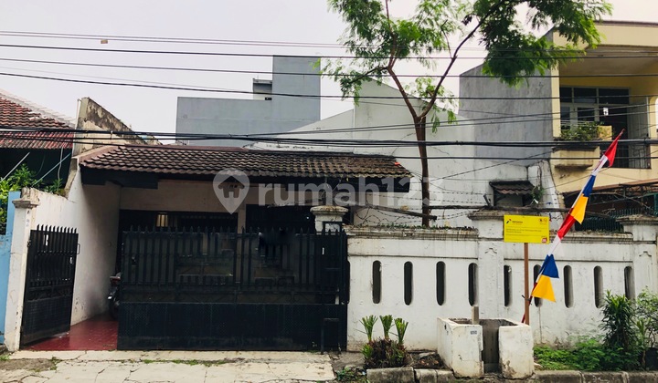 Rumah Tua Hitung Tanah Taman Aries Butuh Renovasi Rumah Tua Hitung Tanah Taman Aries Butuh Renovasi