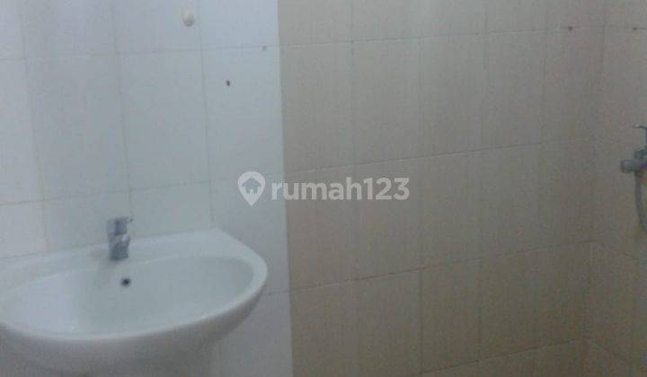 kamar mandi apartment cosmopolis yang asri di