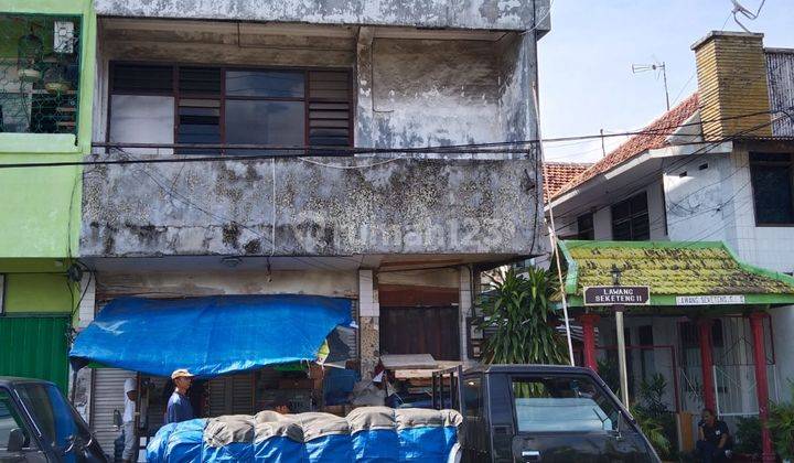 Ruko Klasik 3 Lantai Strategis di Jalan Raya Peneleh Surabaya 1