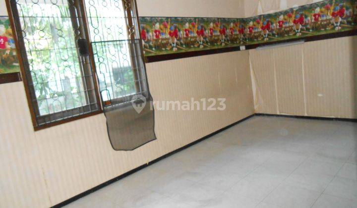 Rumah di kawasan elit Perumahan Margorejo Indah 2