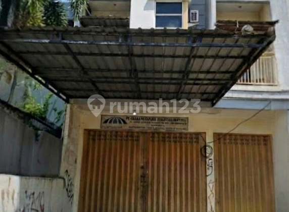 3-Storey Shophouse with SHM Certificate in Raya Lontar