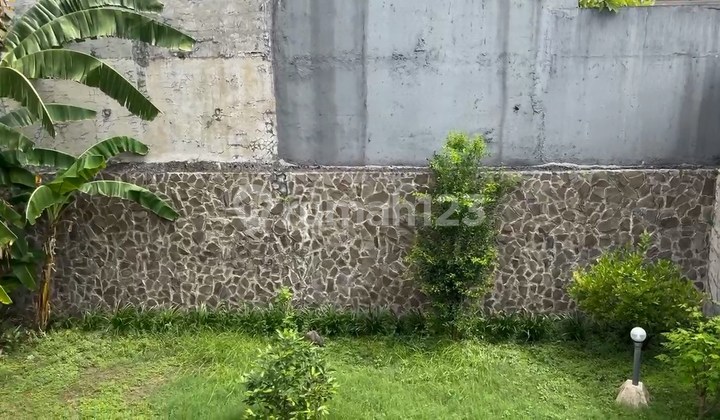 A Spacious Classic House in Margorejo Indah Block C 2