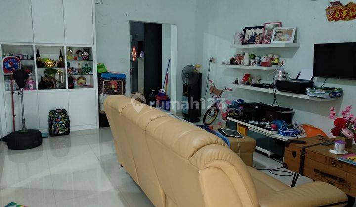 Rumah 2 Lantai Livia Garden Mitra Raya Dijual  8