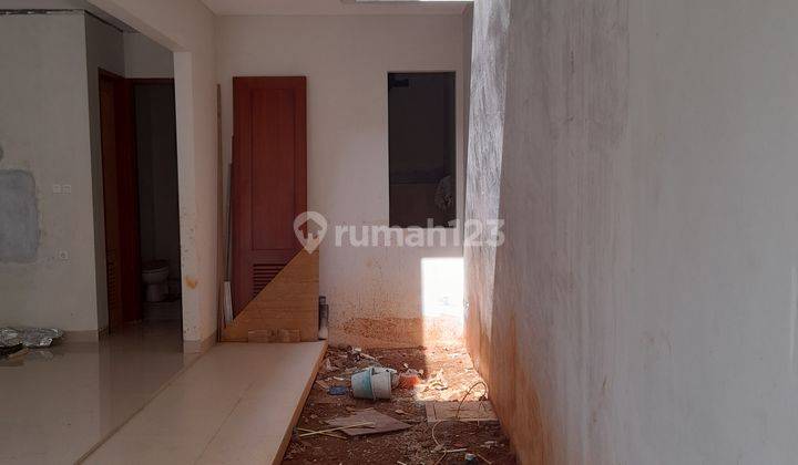 Town house mewah siap huni dekat toll pondok gede di pondok bambu 4