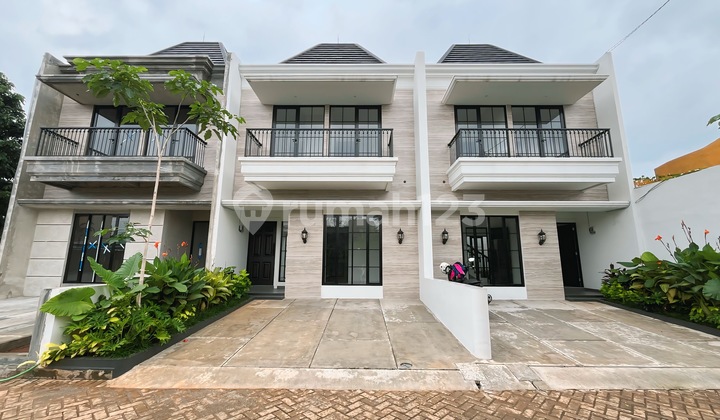 Rumah Baru 2 Lantai Desain Classic Modern di Jatiwaringin Rumah Baru 2 Lantai Desain Classic Modern di Jatiwaringin