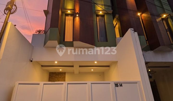 Rumah Baru 3 Lantai Hanya 1M-N di Matraman Jakarta Timur