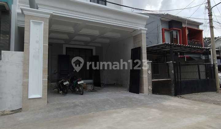 Rumah Baru dengan 2 Carport dan Siap Huni di Ciracas Jaktim 2