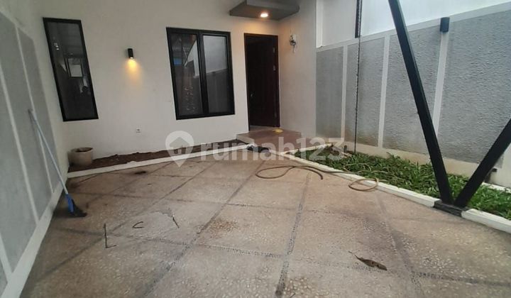 Who Lives in the House by the Road in Rawasari Cempaka Putih 2