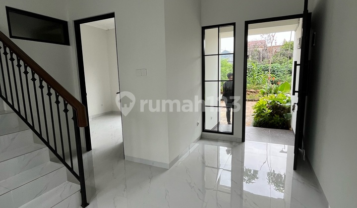 Rumah Baru 2 Lantai Desain Classic Modern di Jatiwaringin 2