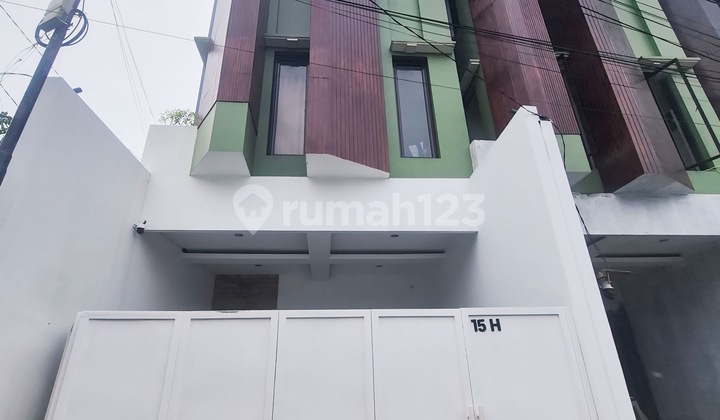 Rumah Baru 3 Lantai Termurah di Pusat Kota Matraman Jakarta Timur