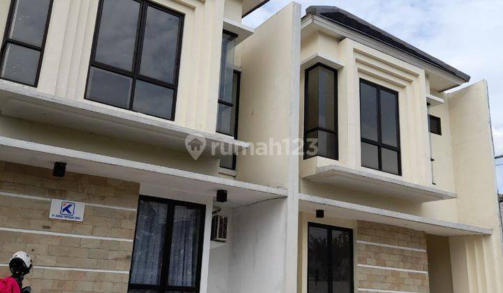 Rumah Baru Siap Huni Dengan 2 Carport Dekat Toll Cipayung 2